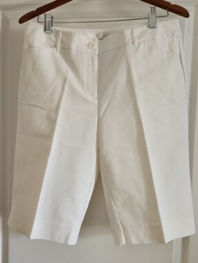 Chico's White Women's 1.0 Shorts — Classic Clean Finish